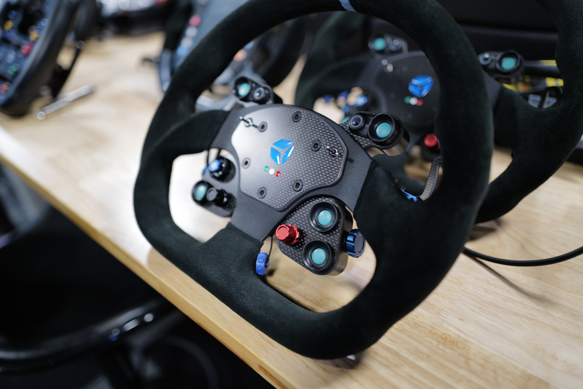 Zenkai Racing大阪の店内に設置されたシミュレーター