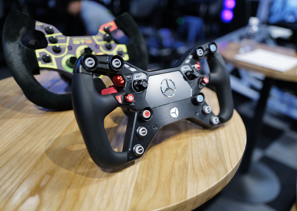 Zenkai Racing大阪の店内に設置されたシミュレーター