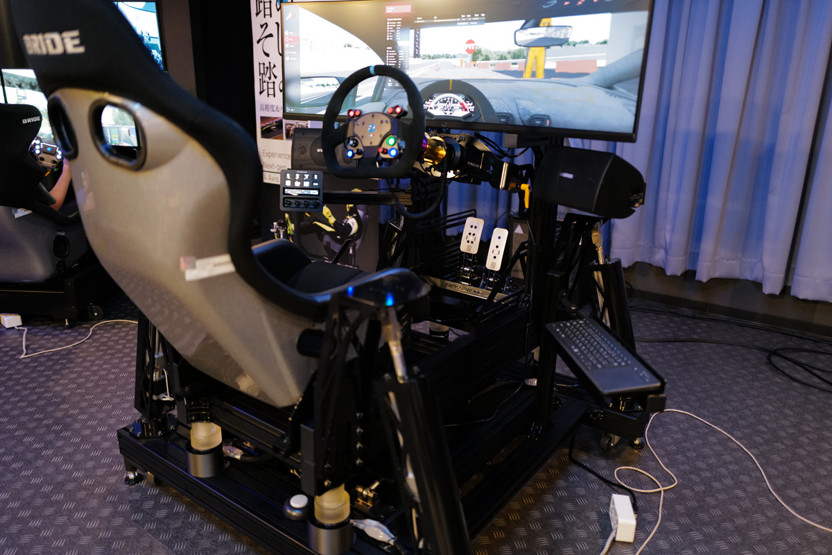 Zenkai Racing大阪の店内に設置されたシミュレーター
