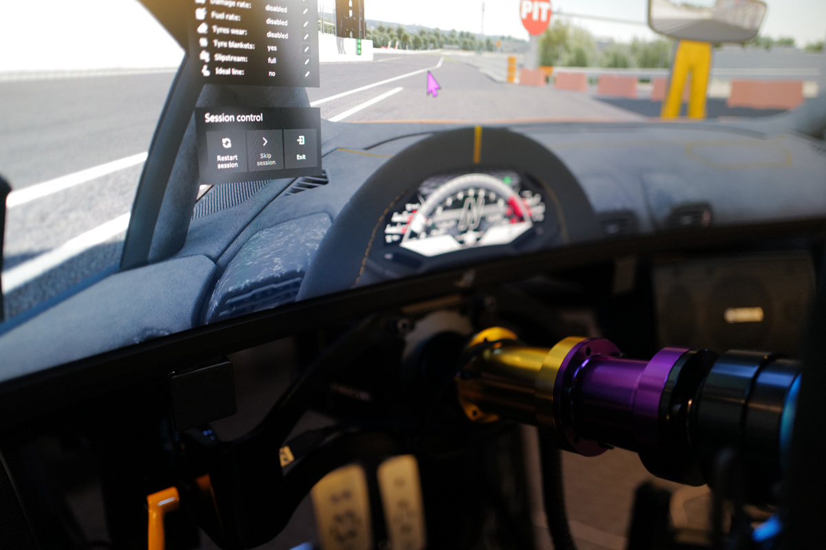 Zenkai Racing大阪の店内に設置されたシミュレーター