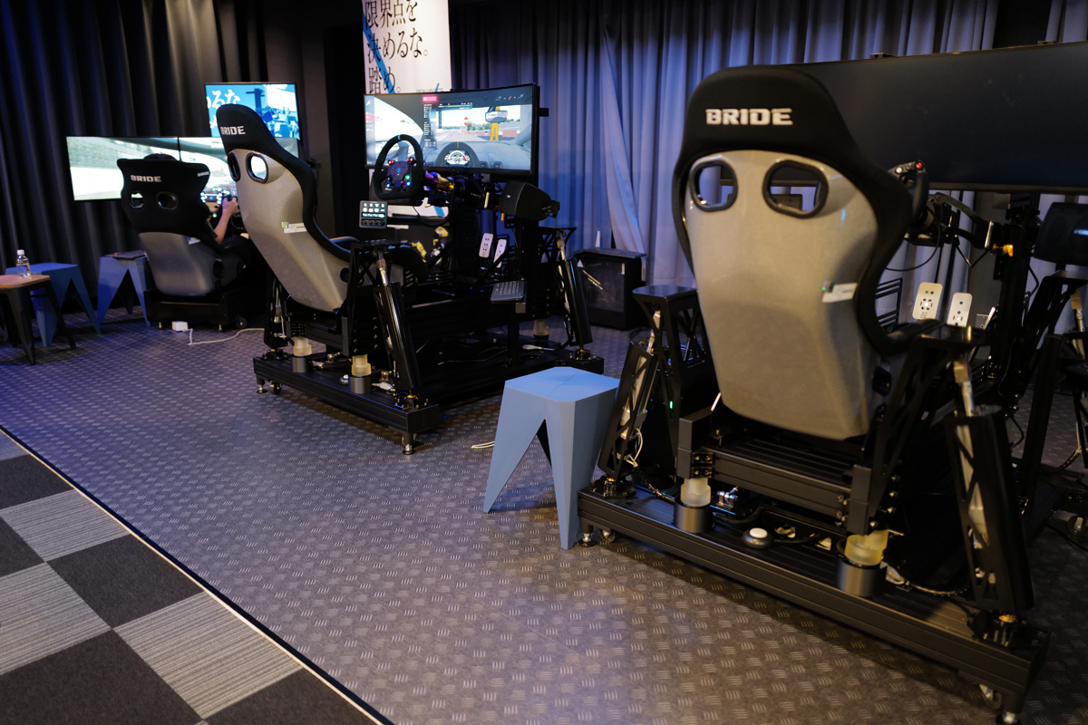 Zenkai Racing大阪の店内に設置されたシミュレーター