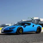 ブルーのフェラーリ296GTB
