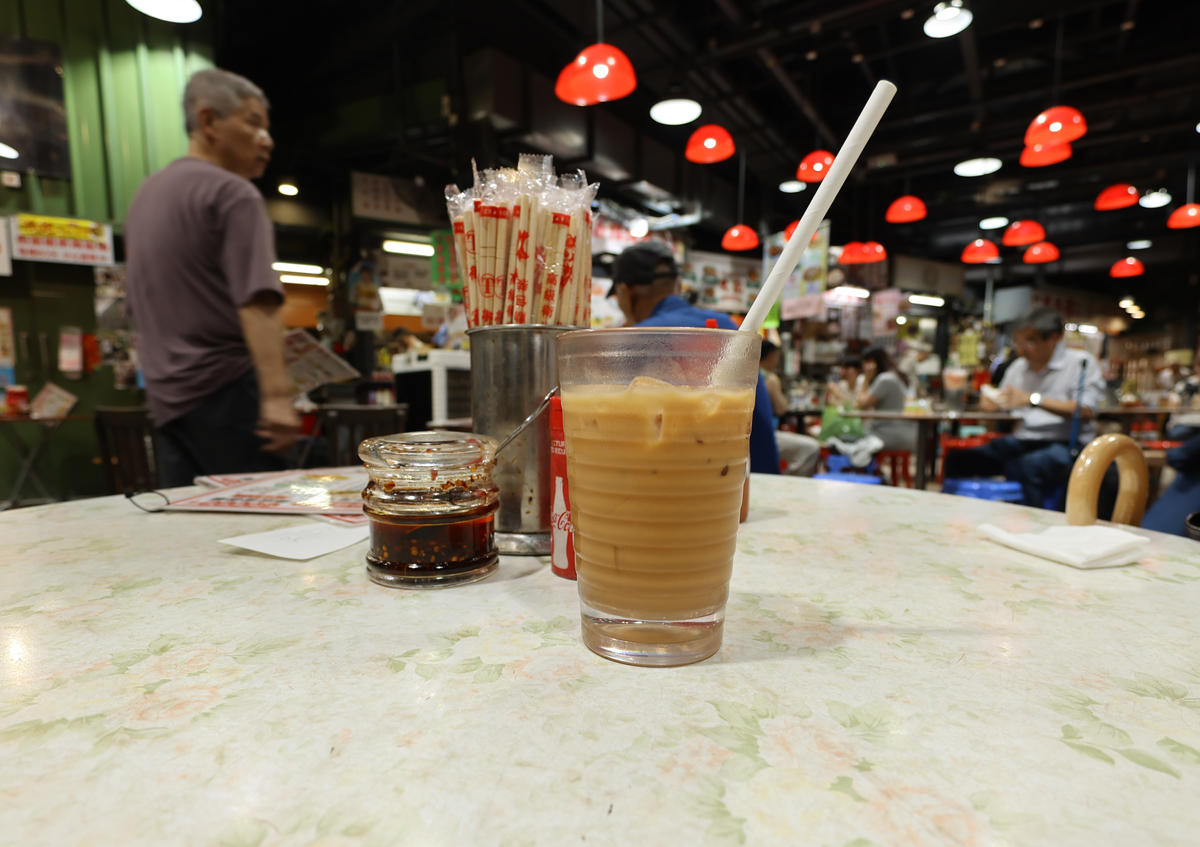 香港〜海防道臨時街市曁熟食小販市場にて