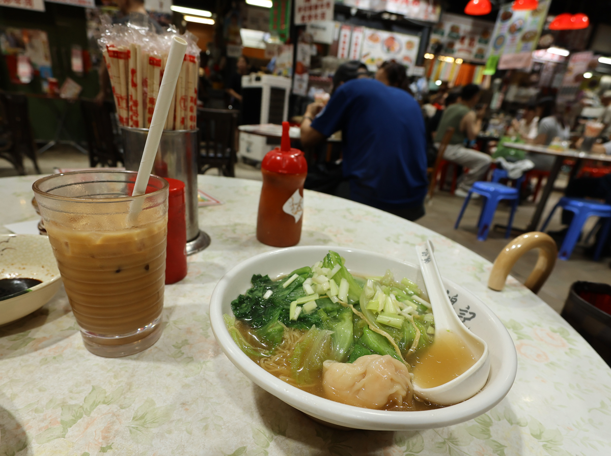 香港〜海防道臨時街市曁熟食小販市場にて