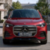 メルセデス・ベンツ「GLA」（レッド）のエクステリア〜フロント正面、走行