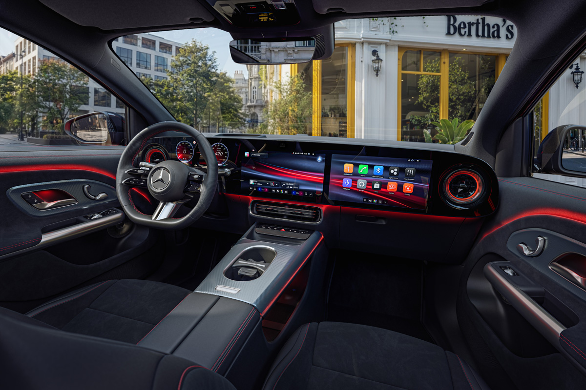 メルセデス・ベンツ「GLA」（レッド）のインテリア〜ダッシュボード