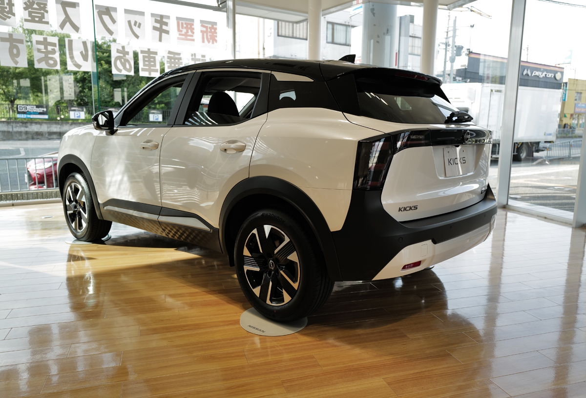 日産キックス(ホワイト)のエクステリア〜リア