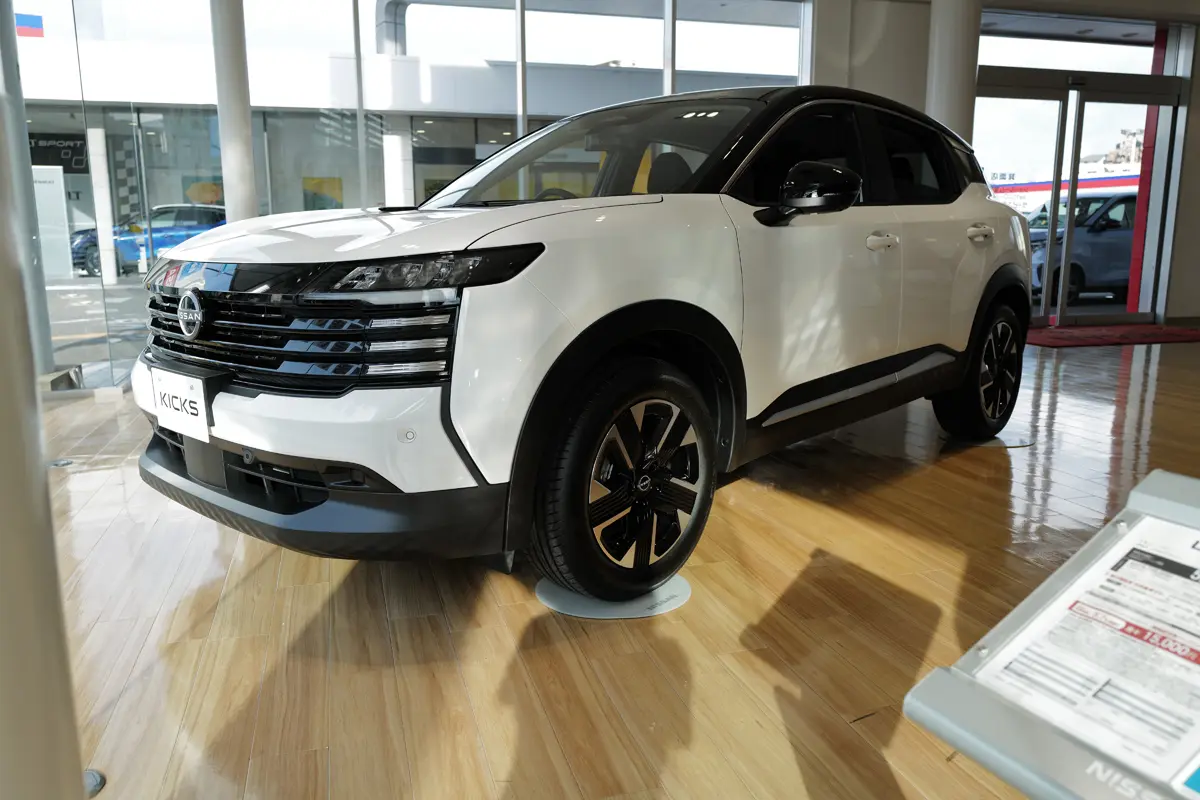日産キックス(ホワイト)のエクステリア〜フロント