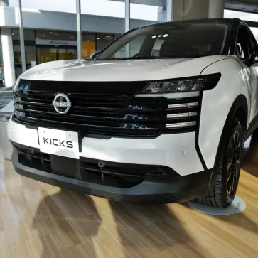 日産キックス(ホワイト)のエクステリア〜フロント