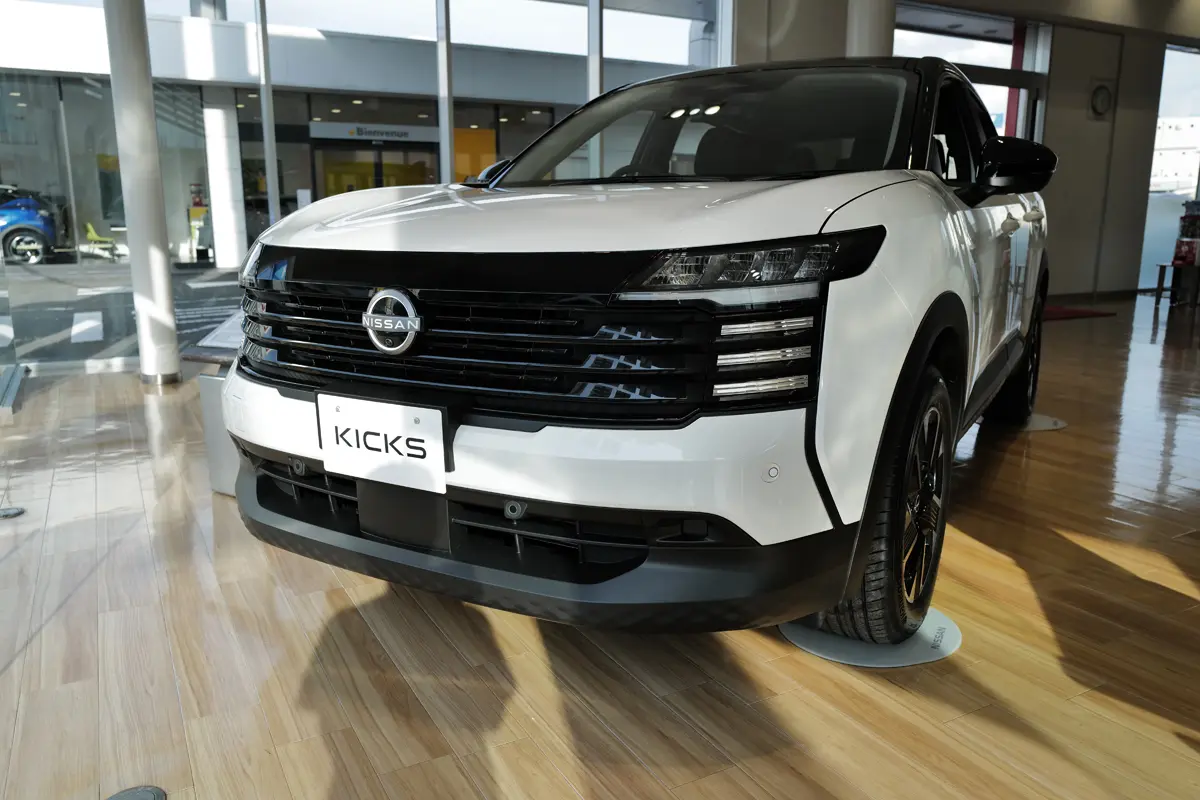 日産キックス(ホワイト)のエクステリア〜フロント