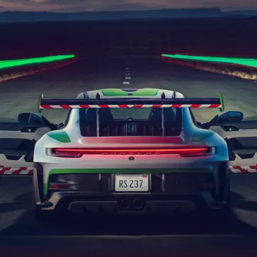 ポルシェ911GT3 RS『トイ・ストーリー』バズ・ライトイヤー仕様〜リヤ