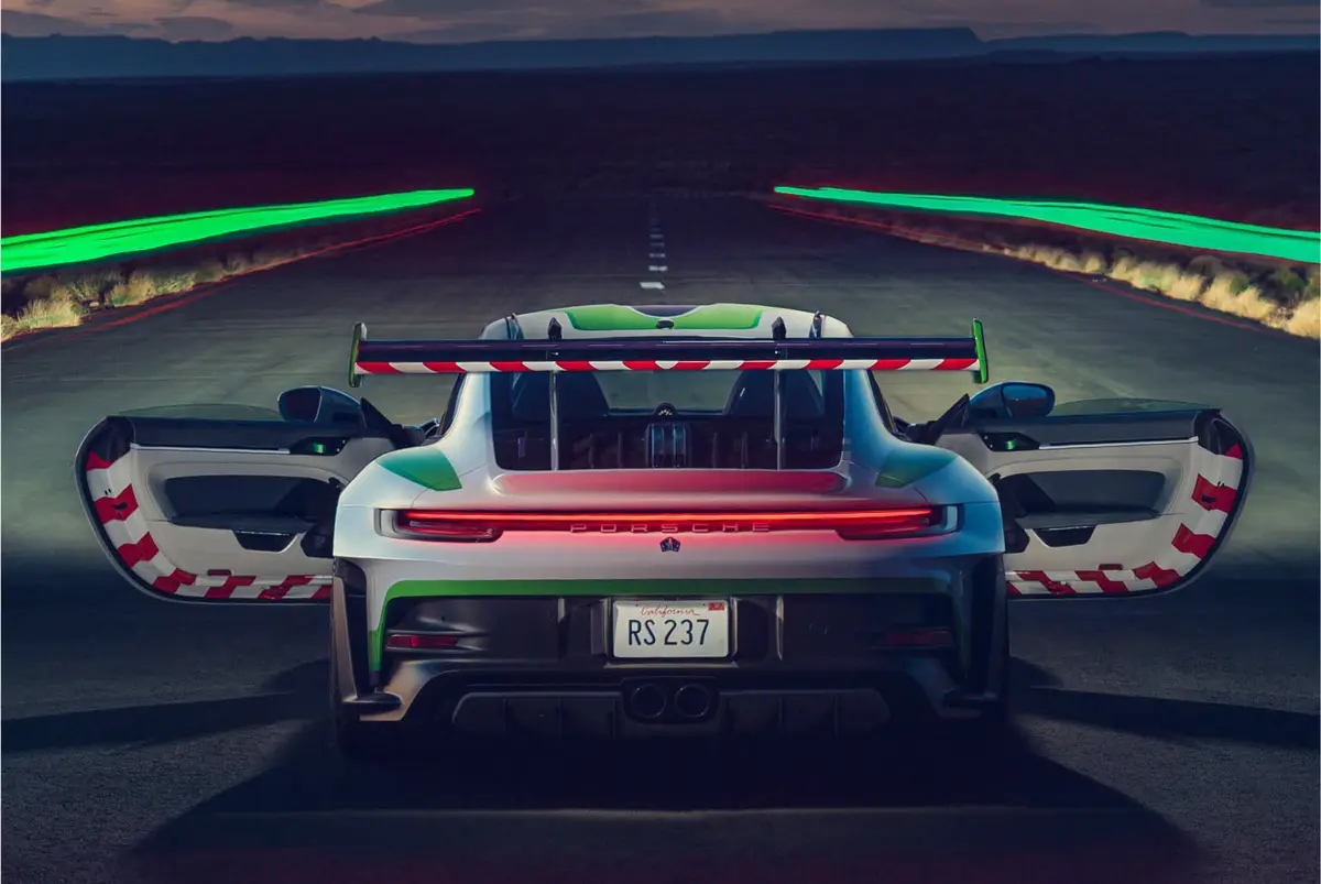 ポルシェ911GT3 RS『トイ・ストーリー』バズ・ライトイヤー仕様〜リヤ