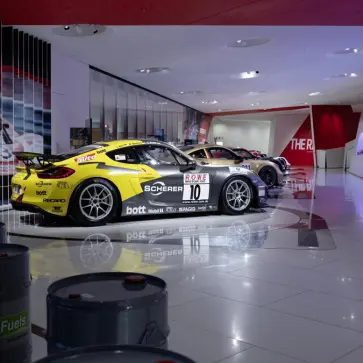 ポルシェミュージアム「レースボーン」展でのケイマンGT4クラブスポーツ