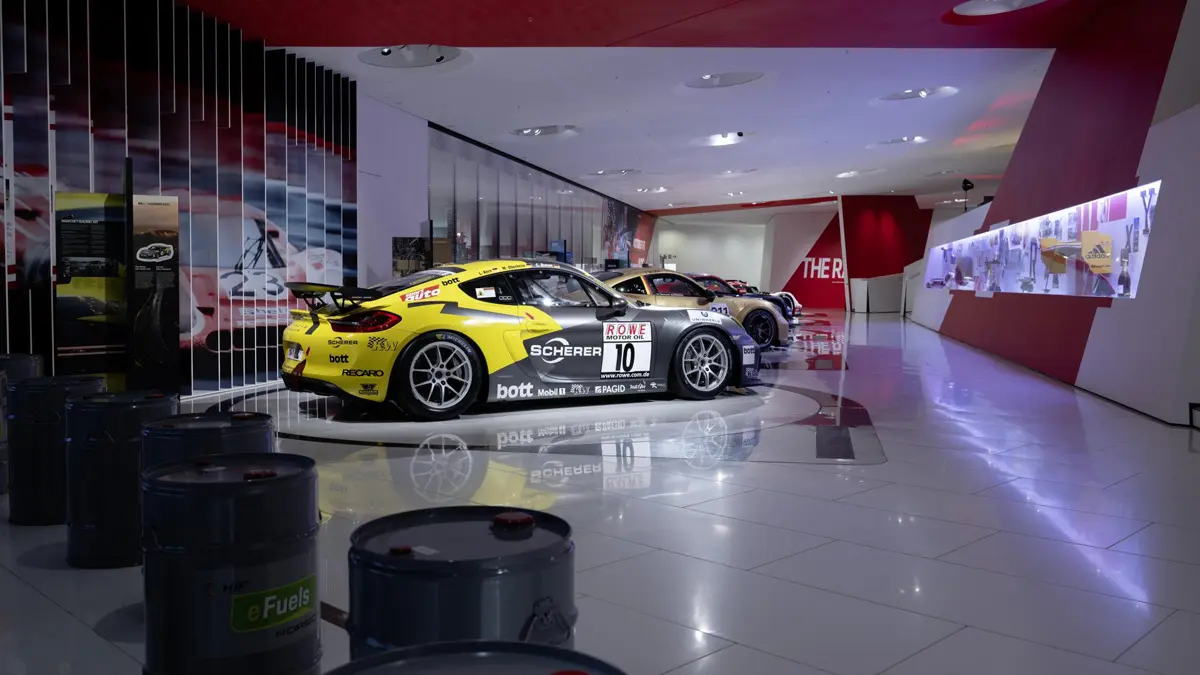 ポルシェミュージアム「レースボーン」展でのケイマンGT4クラブスポーツ