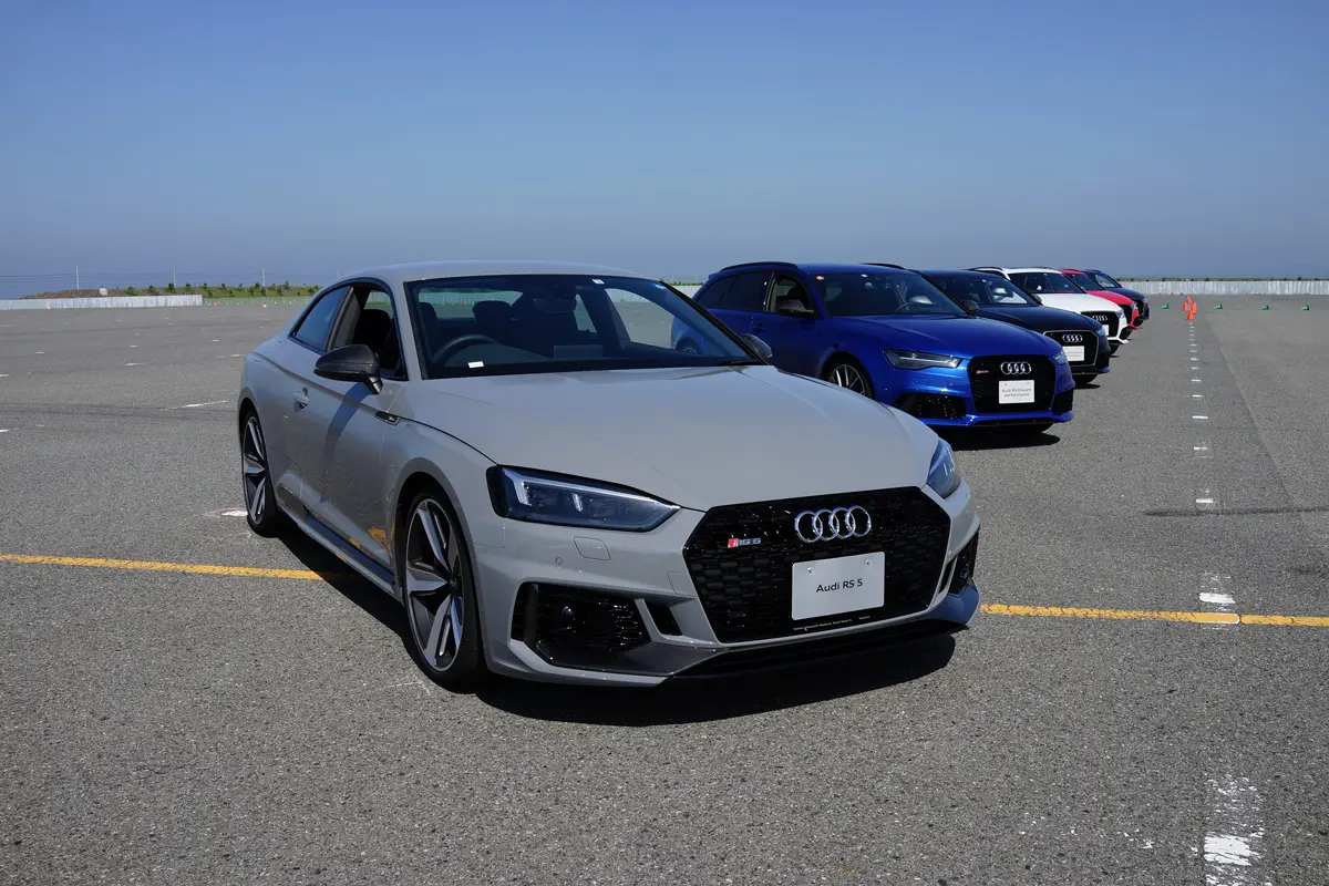 アウディRS5（グレー）のエクステリア〜フロント