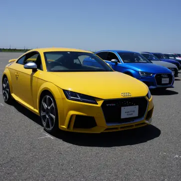 アウディTT RS(イエロー )のエクステリア〜フロント