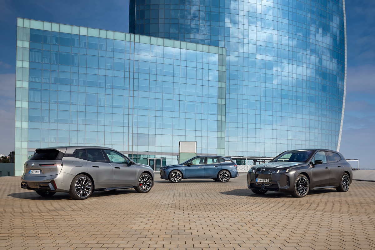 BMW iX(各ラインアップの集合)
