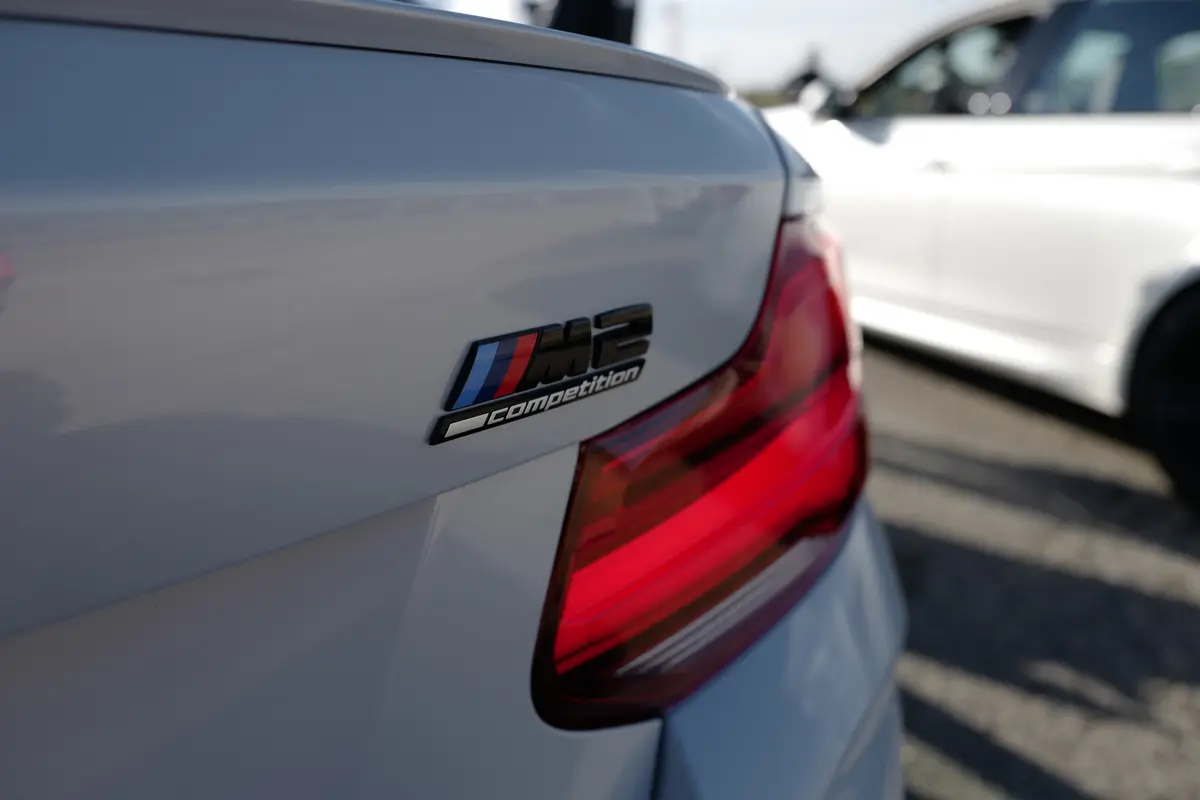 BMW M2のエクステリア〜リアバッジ