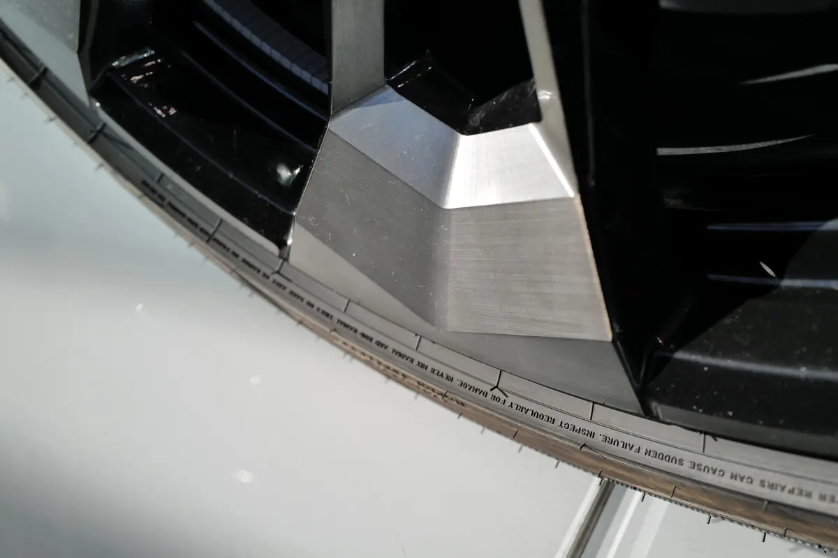 BMW XMのホイール
