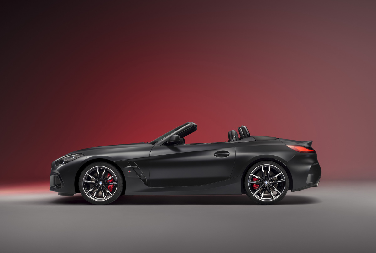 BMWZ4のエクステリア(ブラック、静止、サイド)