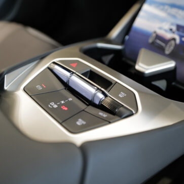 新型BMW iX3のインテリア〜センターコンソール