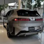 新型BMW iX3のエクステリア（グレー）〜リア