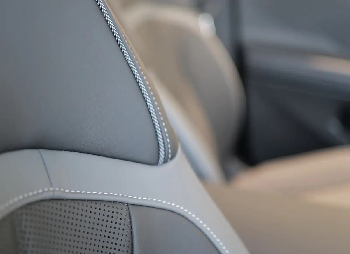 新型BMW iX3のインテリア〜シート