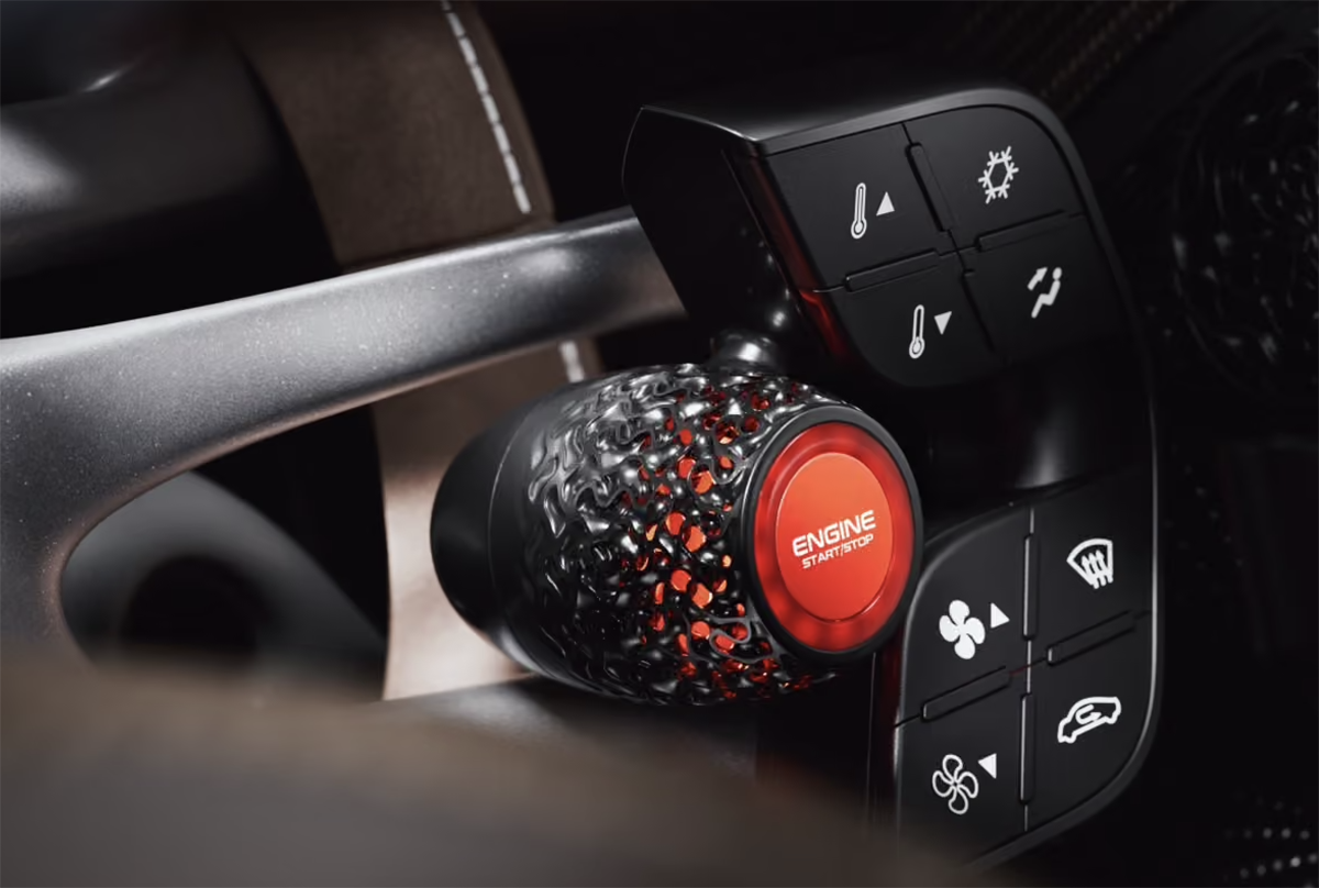 Czinger 21C スパイダーのインテリア〜エンジンスターター