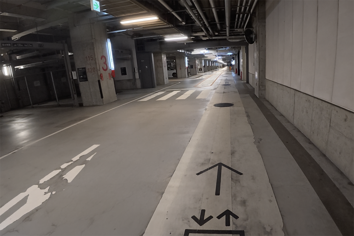 グランフロント北館のバイク用駐車場(駐輪場)