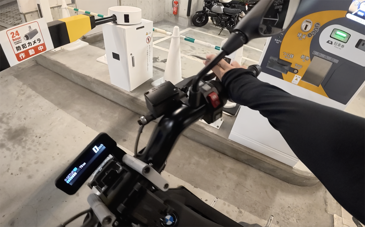 グランフロント北館のバイク用駐車場(駐輪場)