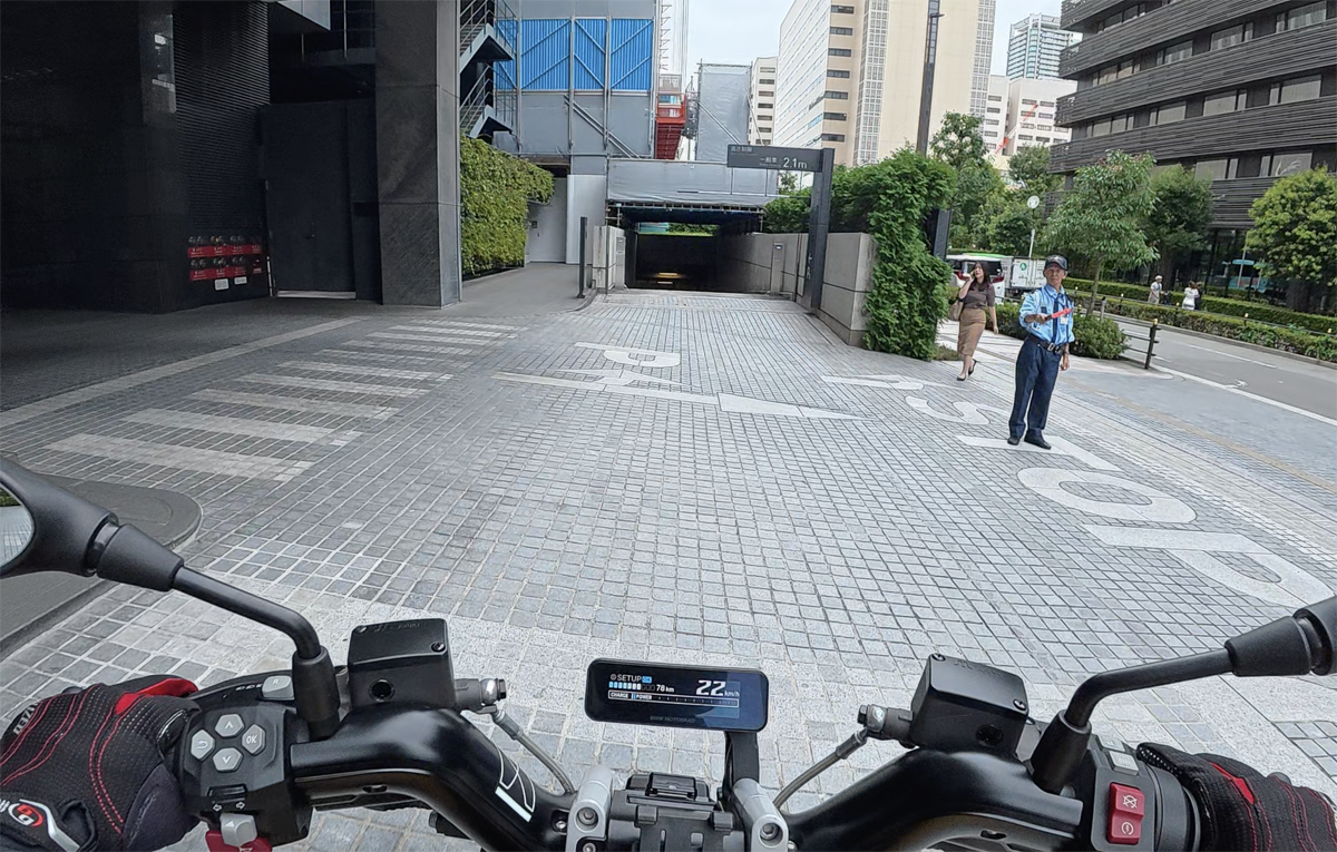グランフロント北館のバイク用駐車場(駐輪場)