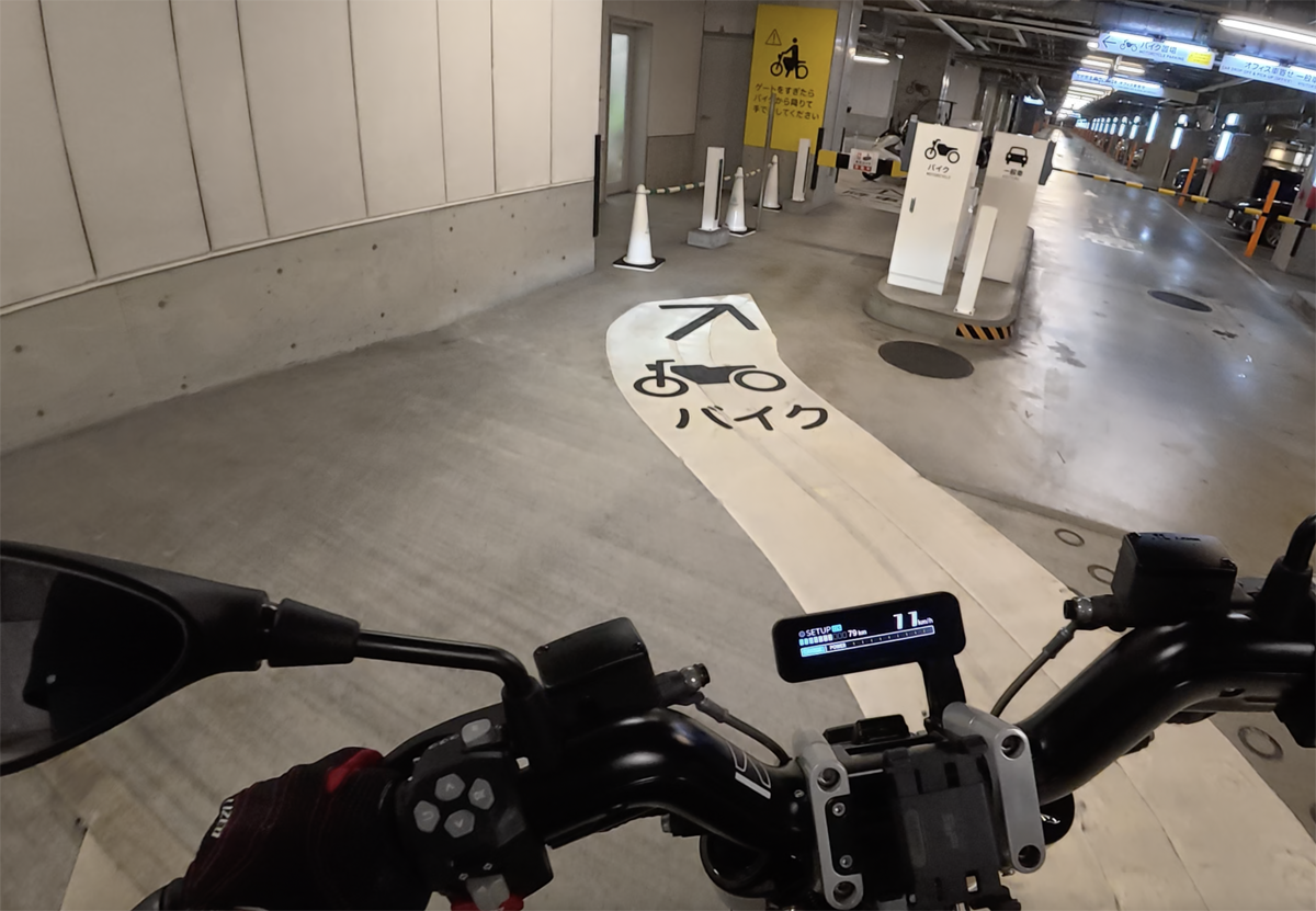 グランフロント北館のバイク用駐車場(駐輪場)