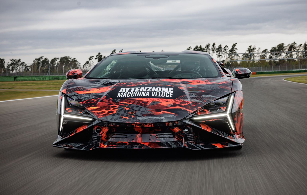 ホッケンハイムを走行するランボルギーニ レヴエルトSV（フロント）