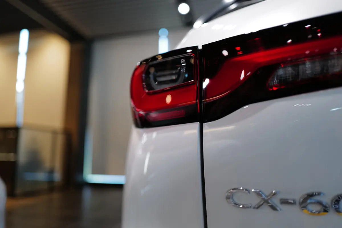 マツダCX-60（ホワイト）のテールランプ