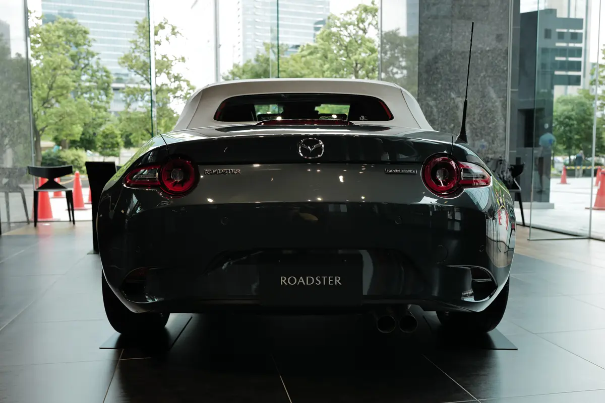 マツダ ロードスター（ND、ジンクグリーンメタリック）〜リア