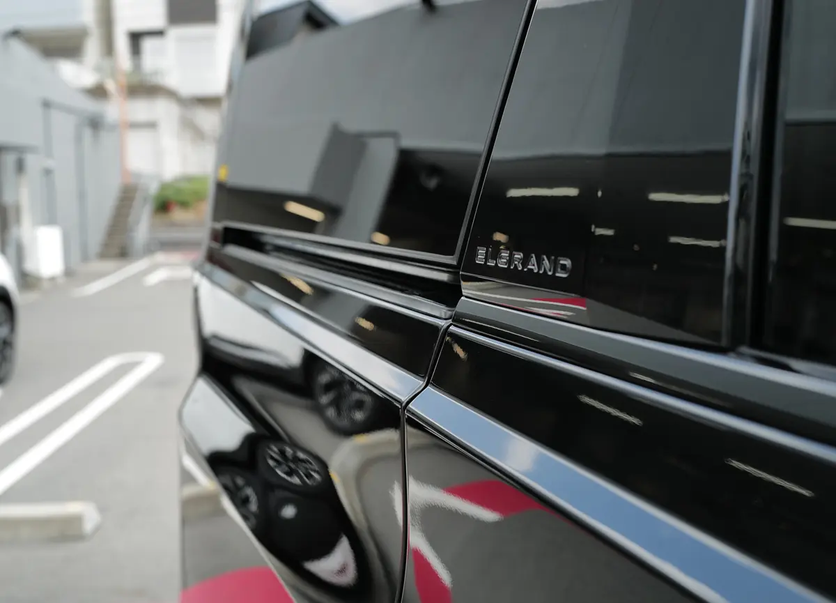 新型日産エルグランドのエクステリア〜後部ドア