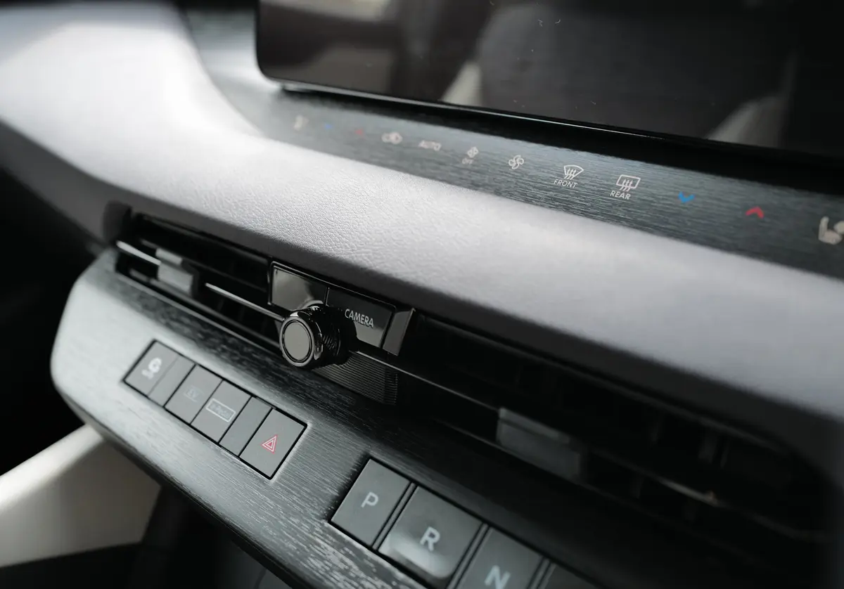 新型日産エルグランドのインテリア〜ダッシュボード