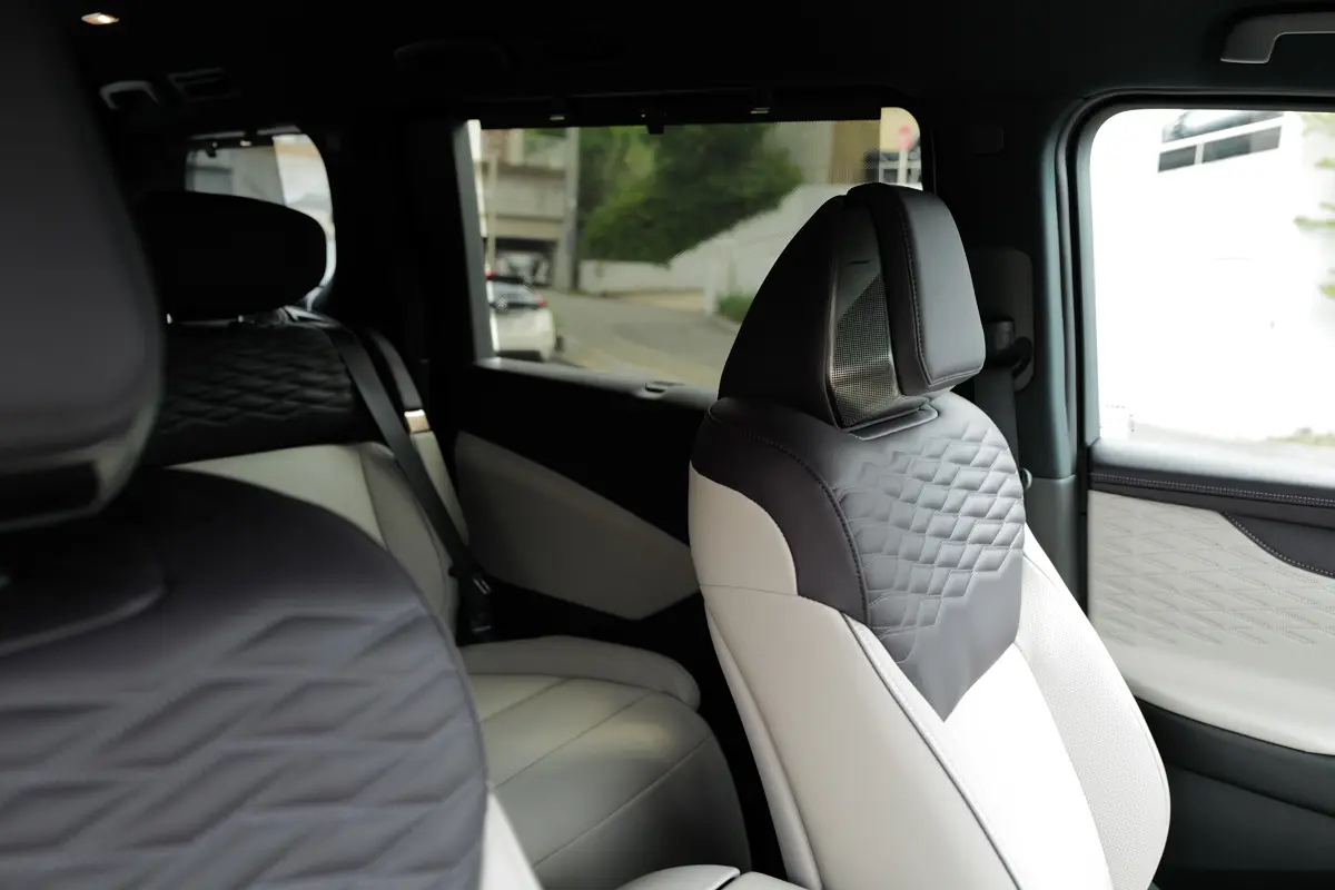 新型日産エルグランドのインテリア〜フロントシート