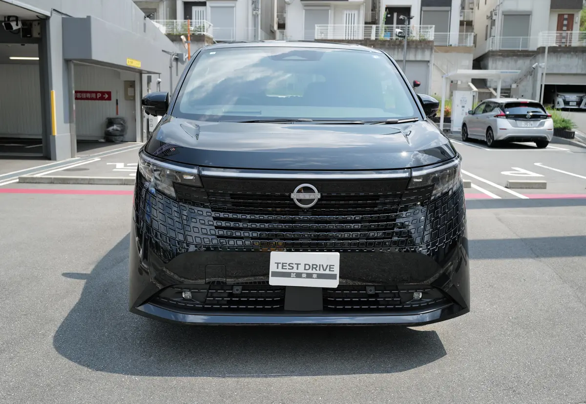 新型日産エルグランドのエクステリア〜フロント正面