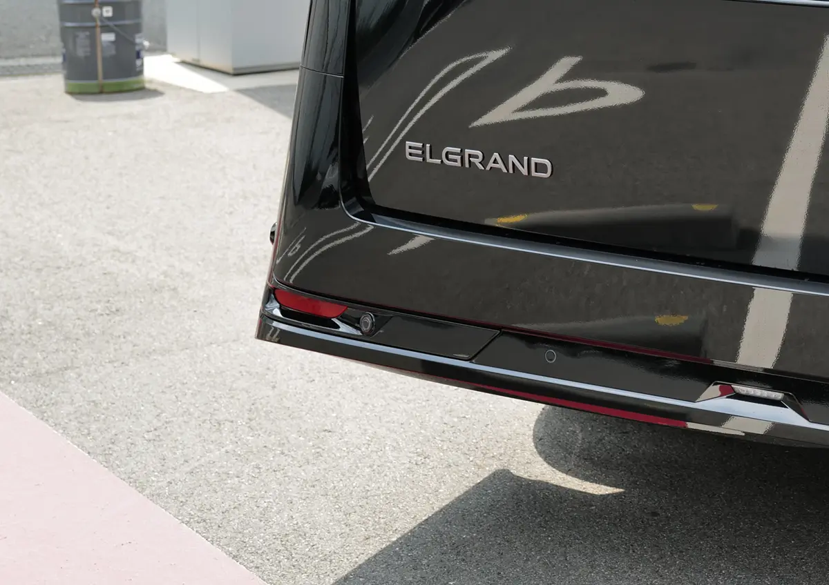 新型日産エルグランドのエクステリア〜リアバンパー