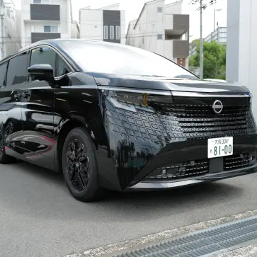 新型日産エルグランドのエクステリア〜フロントサイド