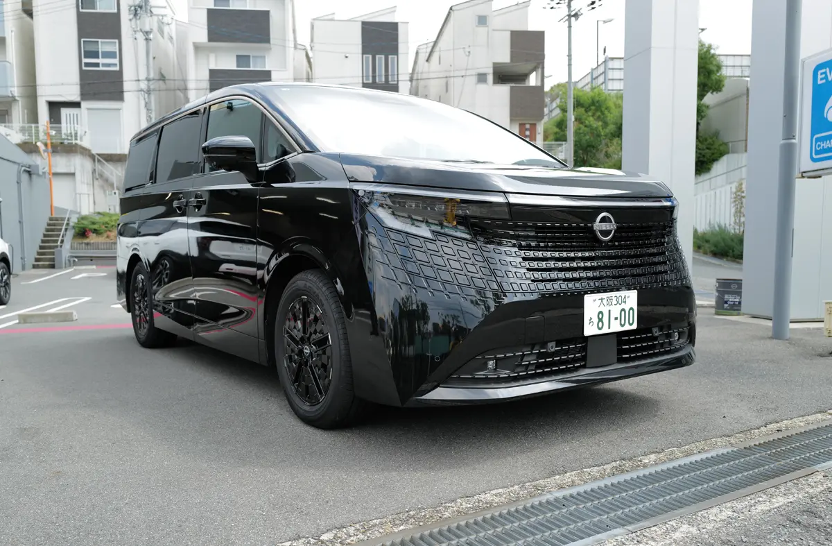 新型日産エルグランドのエクステリア〜フロントサイド
