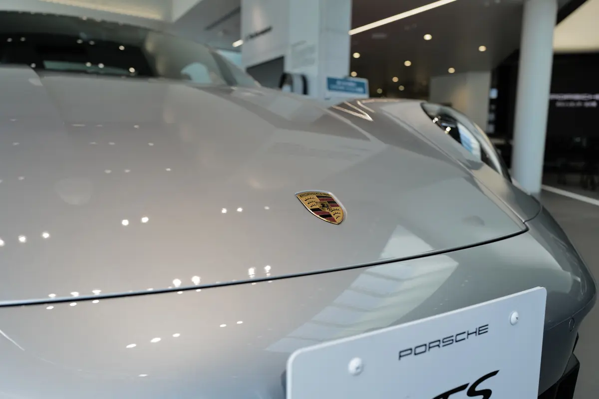 ポルシェがアウディ「ヌヴォラーリ」のプラットフォーム流用によって911の「上」に位置するスーパースポーツを投入？今までにないほどアウディと接近