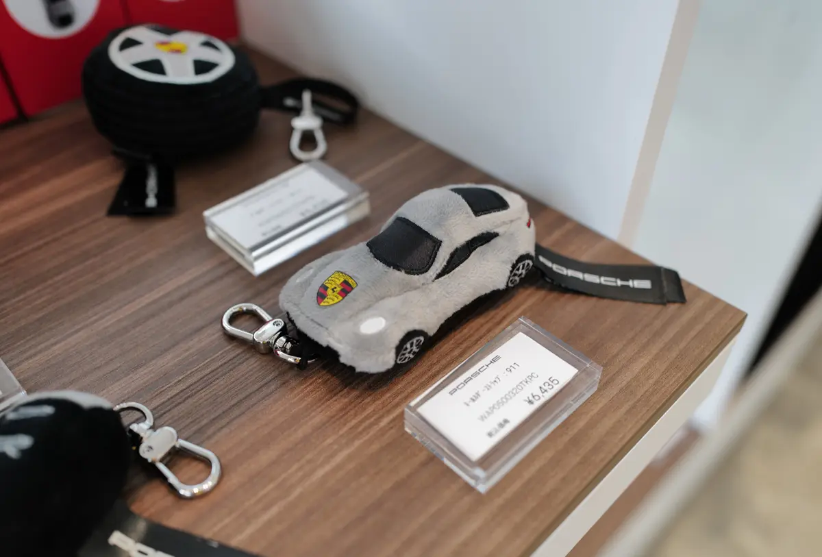 ポルシェが2026年第3四半期の販売台数を発表。911は12%増と堅調も全体は16%減、中国市場の低迷を打開できずタイカンはわずか911の1/5に