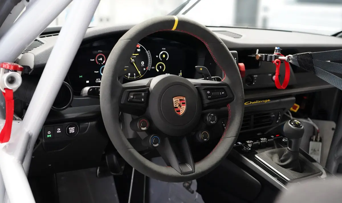 ポルシェ911チャレンジのインテリア（ステアリングホイール）