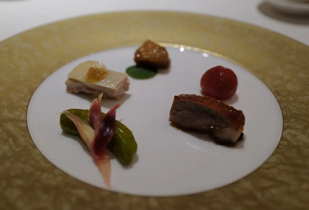 リッツ・カールトン大阪の5高級広東料理レストラン、「香桃(シャンタオ)」のコース料理