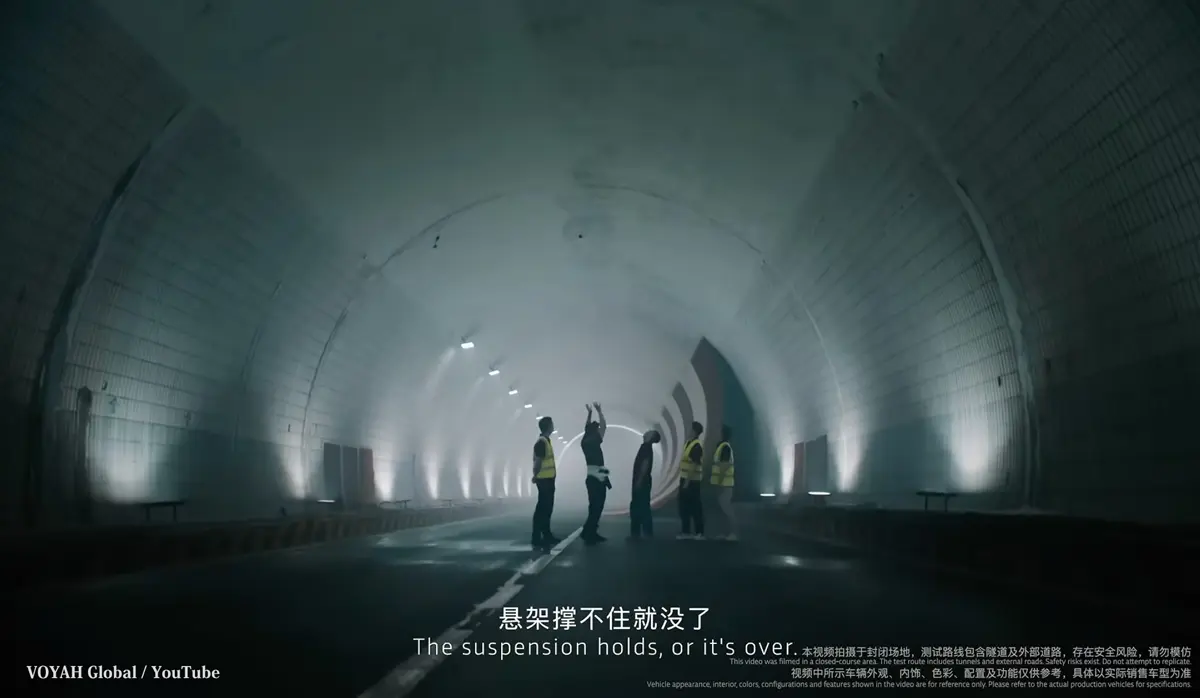 中国VoyahがパッションSにて「トンネル内360度スタント」に挑戦する動画(キャプチャ)