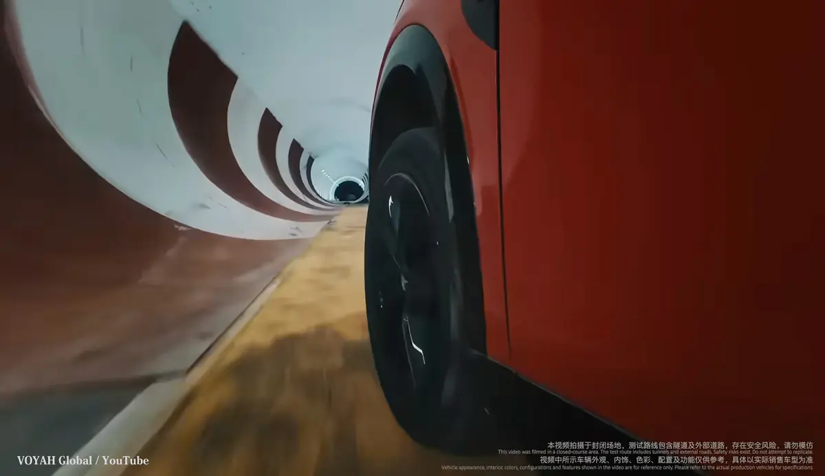 中国VoyahがパッションSにて「トンネル内360度スタント」に挑戦する動画(キャプチャ)