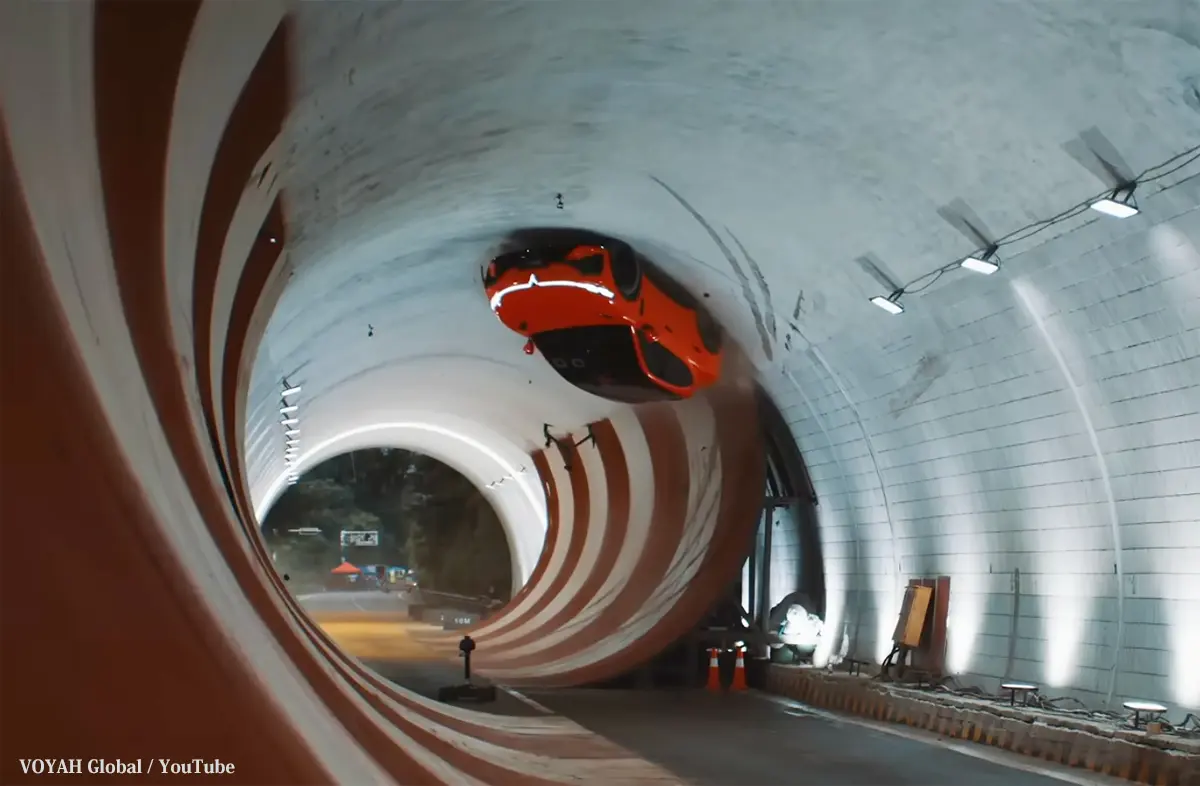 中国VoyahがパッションSにて「トンネル内360度スタント」に挑戦する動画(キャプチャ)