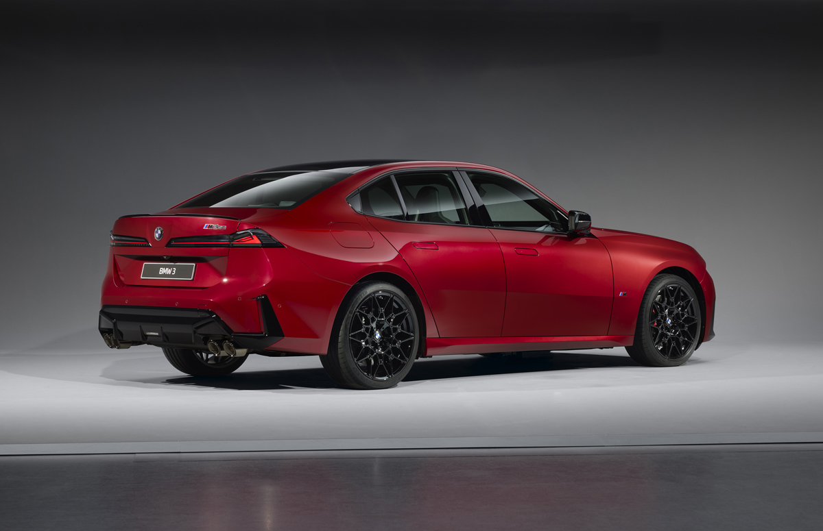 新型BMW 3シリーズのエクステリア（レッド）〜リア